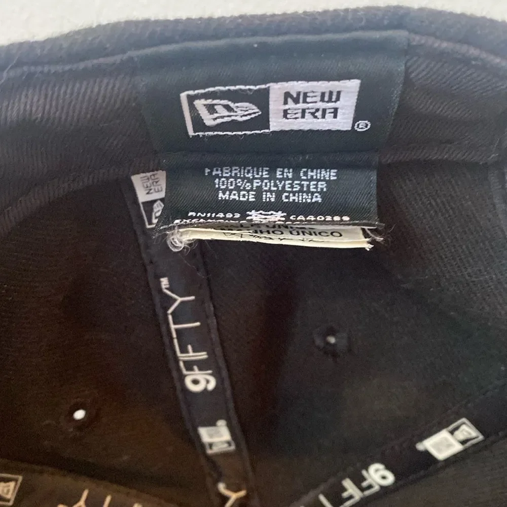 Oakley NewEra Mark II Embroidered Baseball Cap, flat brim in black, Gently used